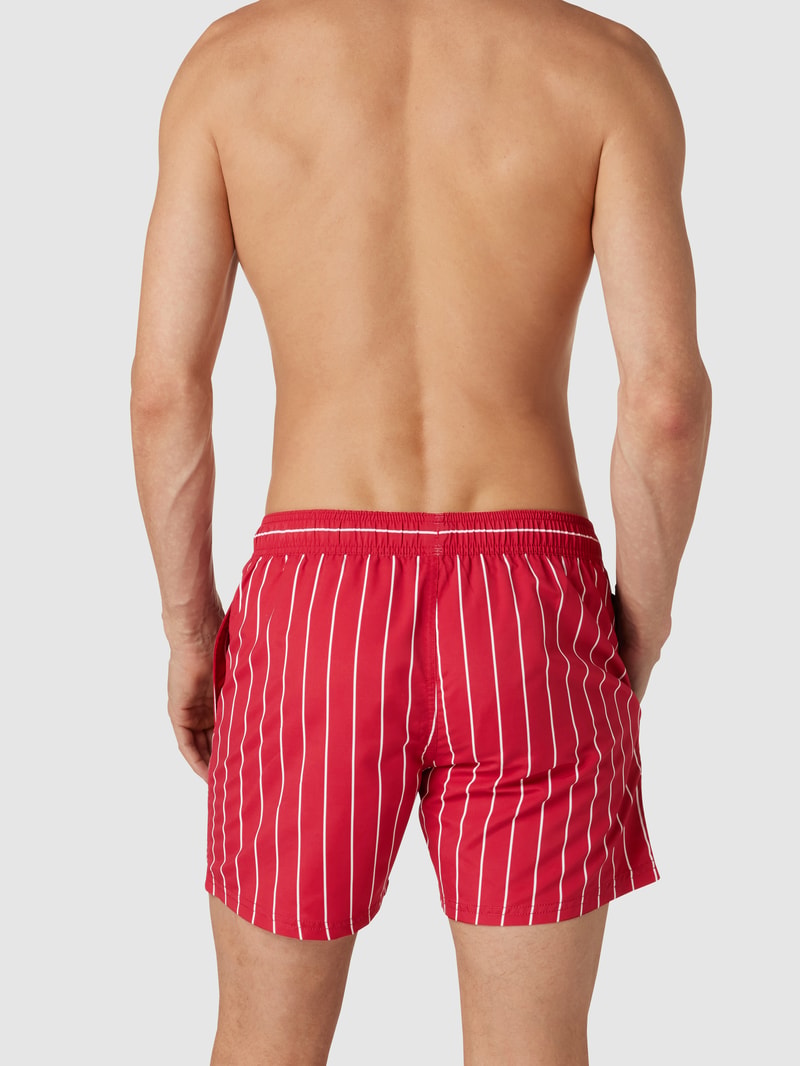 Badehose mit Streifenmuster in rot