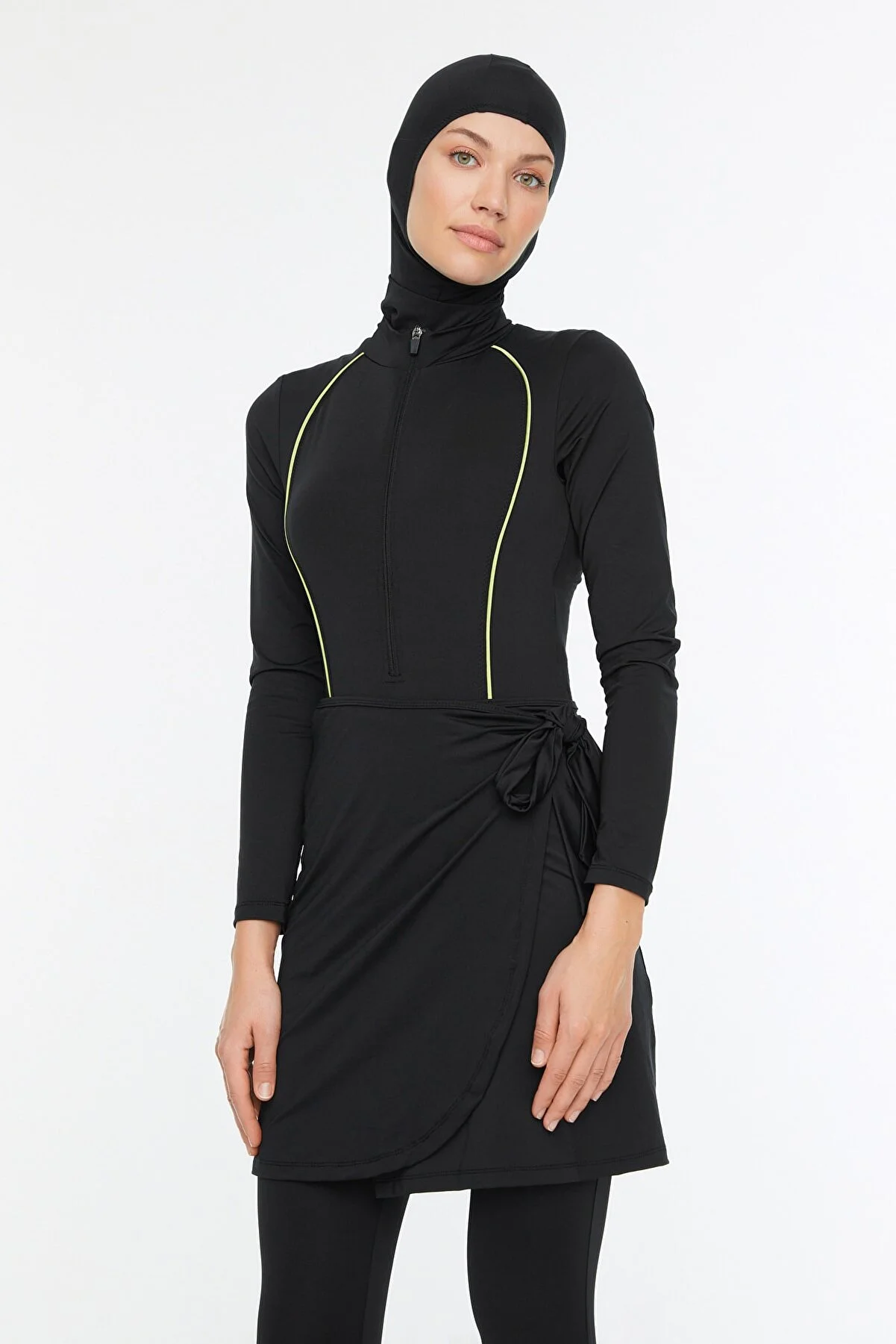 Trendyol Modest  Schwarz gestreiftes, detailliertes 4-teiliges Surf-Badeanzug-Set TCTSS22CF0018