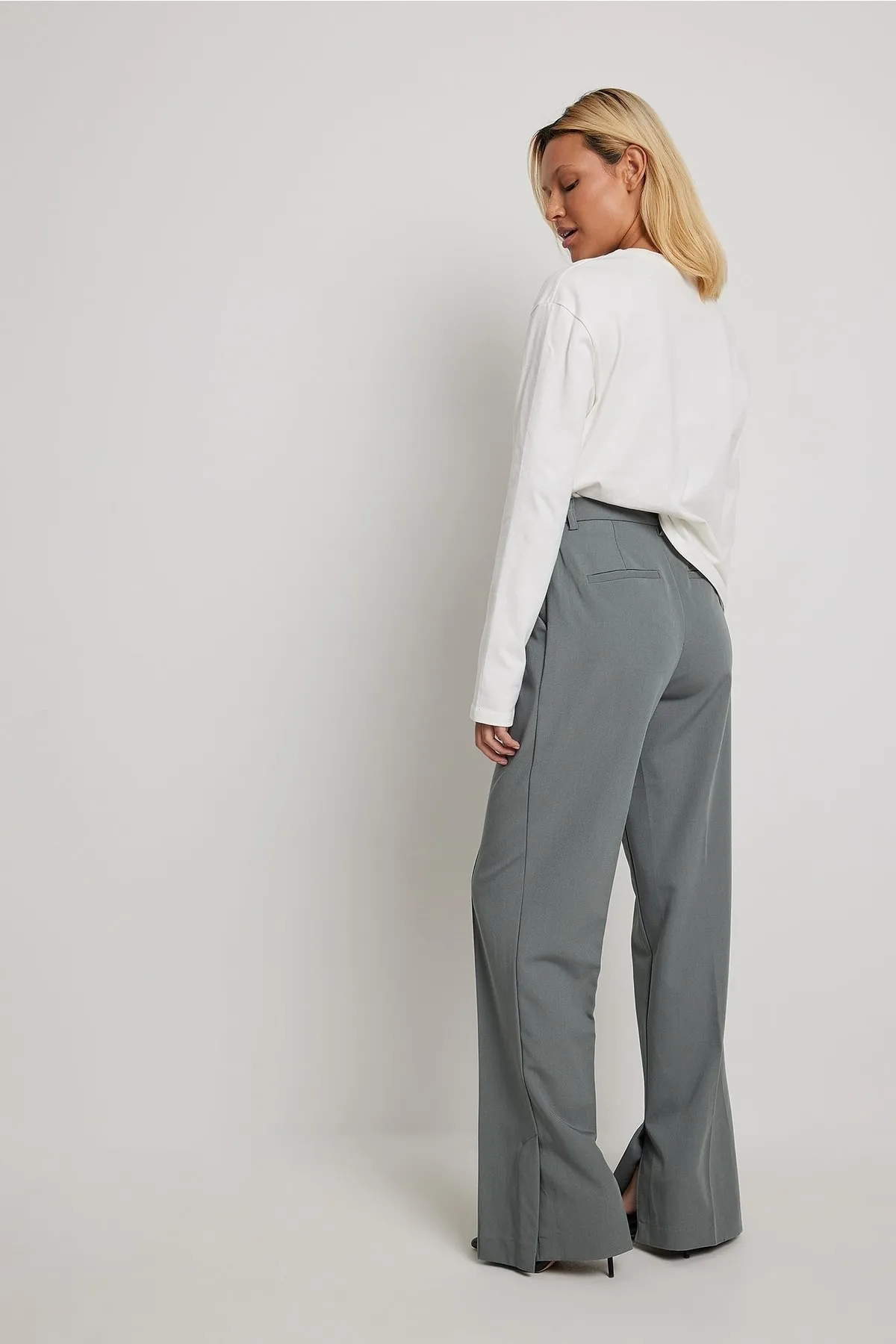 NA-KD  Maßgeschneiderte Hose mit Seitenschlitz