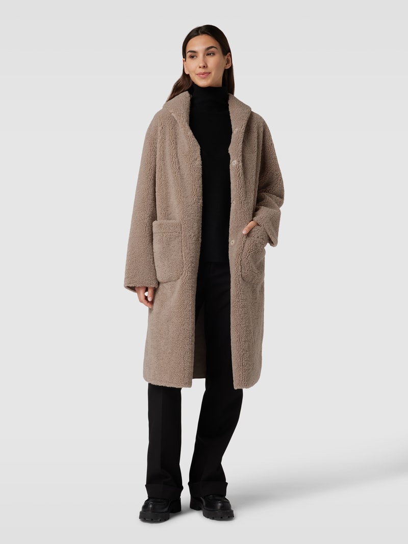 Mantel aus Teddyfell in taupe