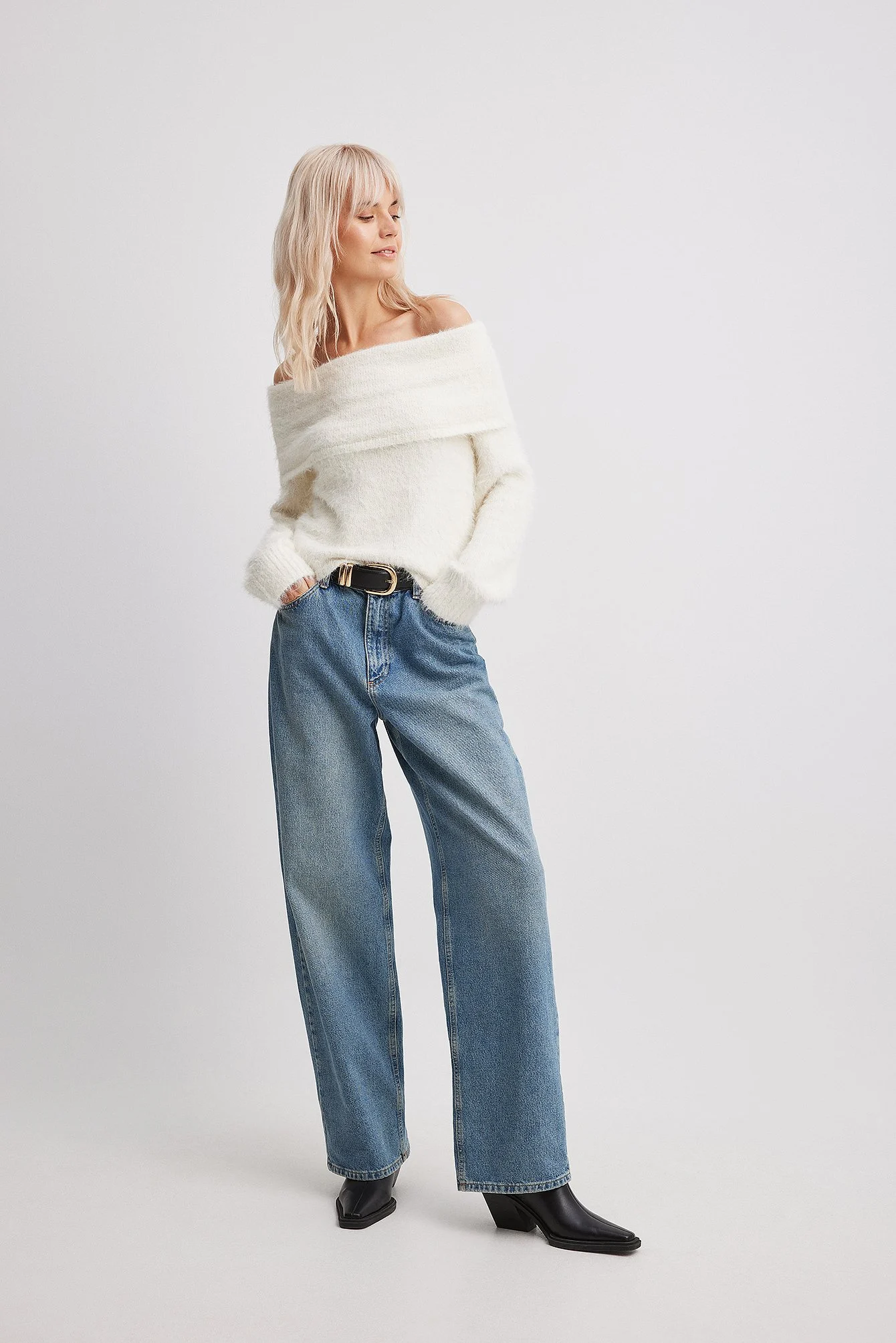 Schulterfreier Strickpullover mit Faltdetail