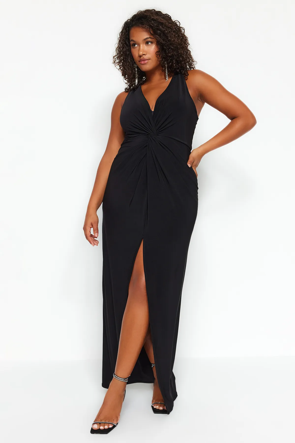 Trendyol Curve  Schwarzes Midi-Strickkleid mit Schlitz TBBAW24AH00095