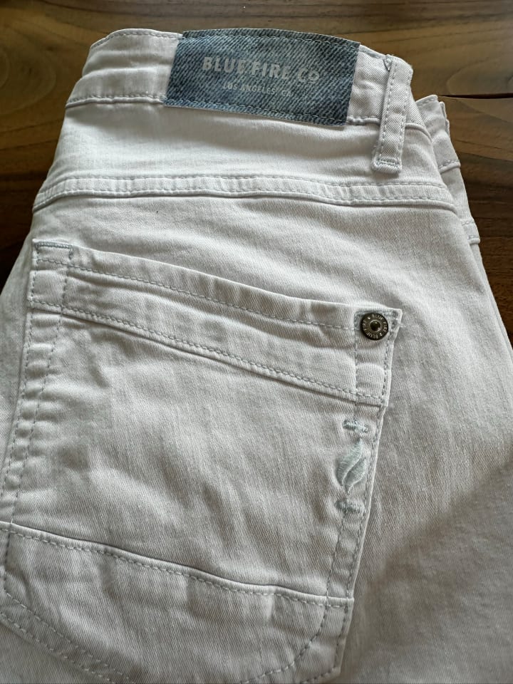 Blue Fire Bermudas in Weiß günstig kaufen W30