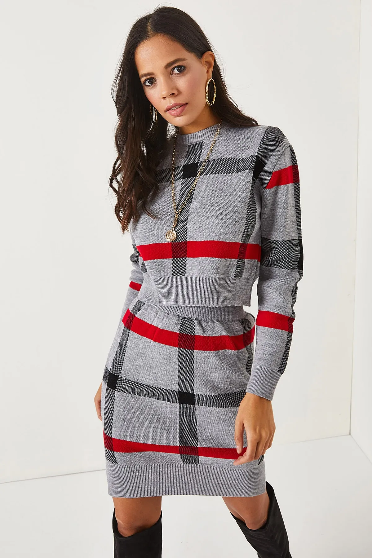 Olalook  Graues Oberteil, kurzer Pullover, Schlitzrock, Set TKM-19000184