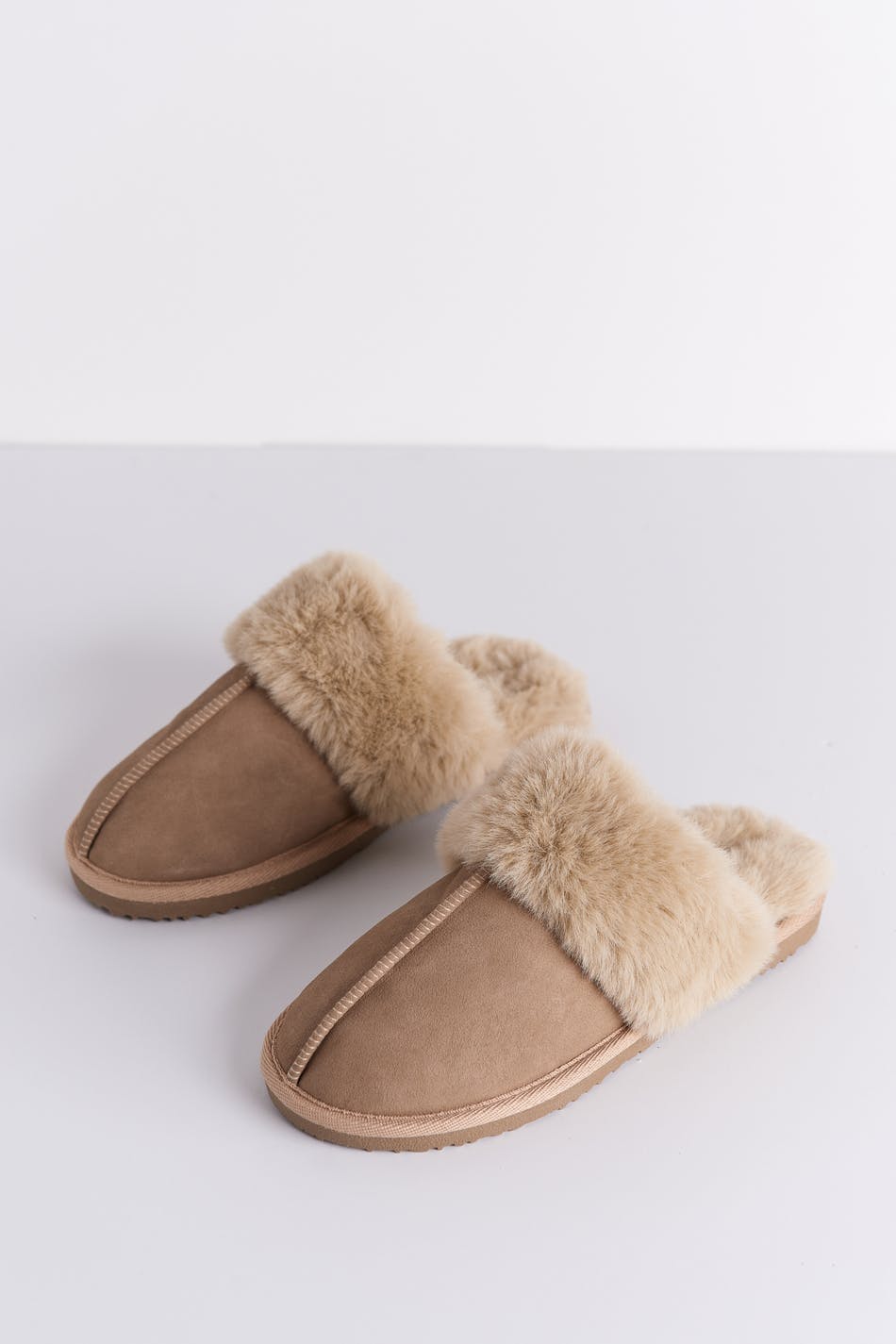 Faux fur slippers