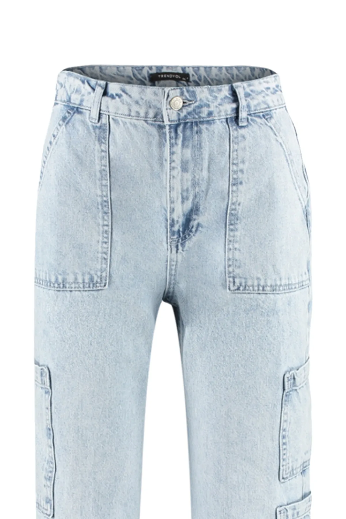 Trendyol Collection  Hellblaue Jeans mit hoher Taille und weitem Bein und Cargo-Taschen TWOSS23JE00055