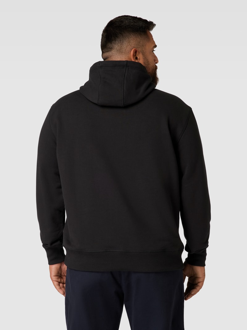 PLUS SIZE Hoodie mit Label-Print Modell 'FLAG SPRAY' in schwarz