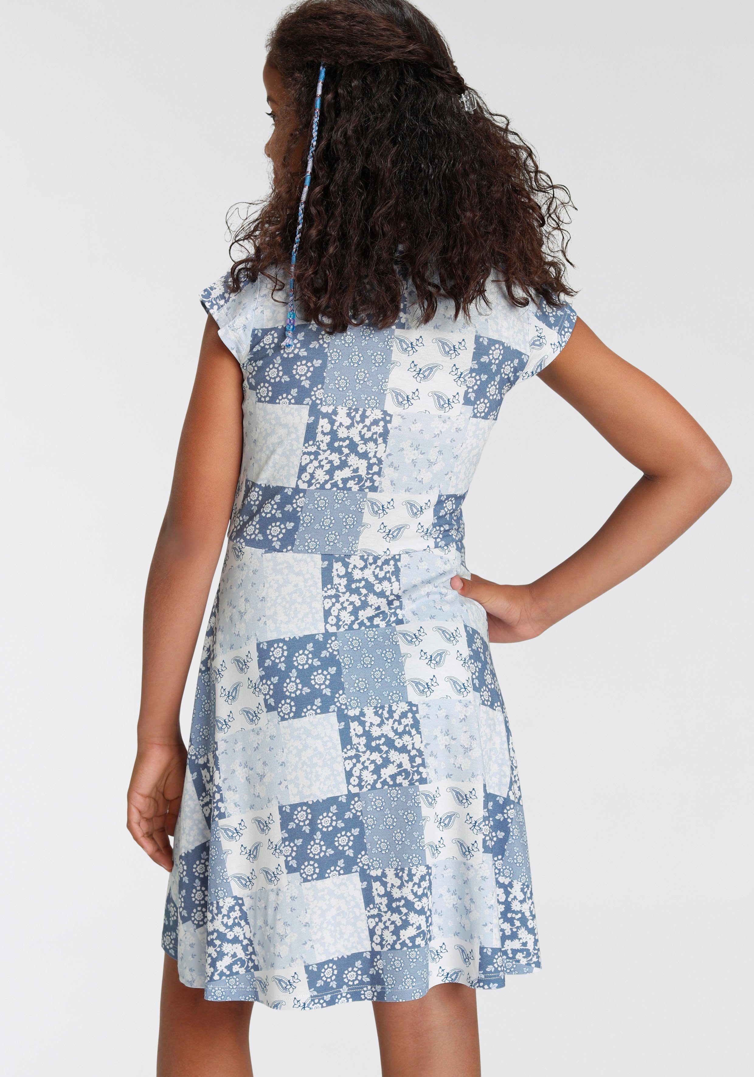 KIDSWORLD Jerseykleid Patchwork mit Blumen bedruckt