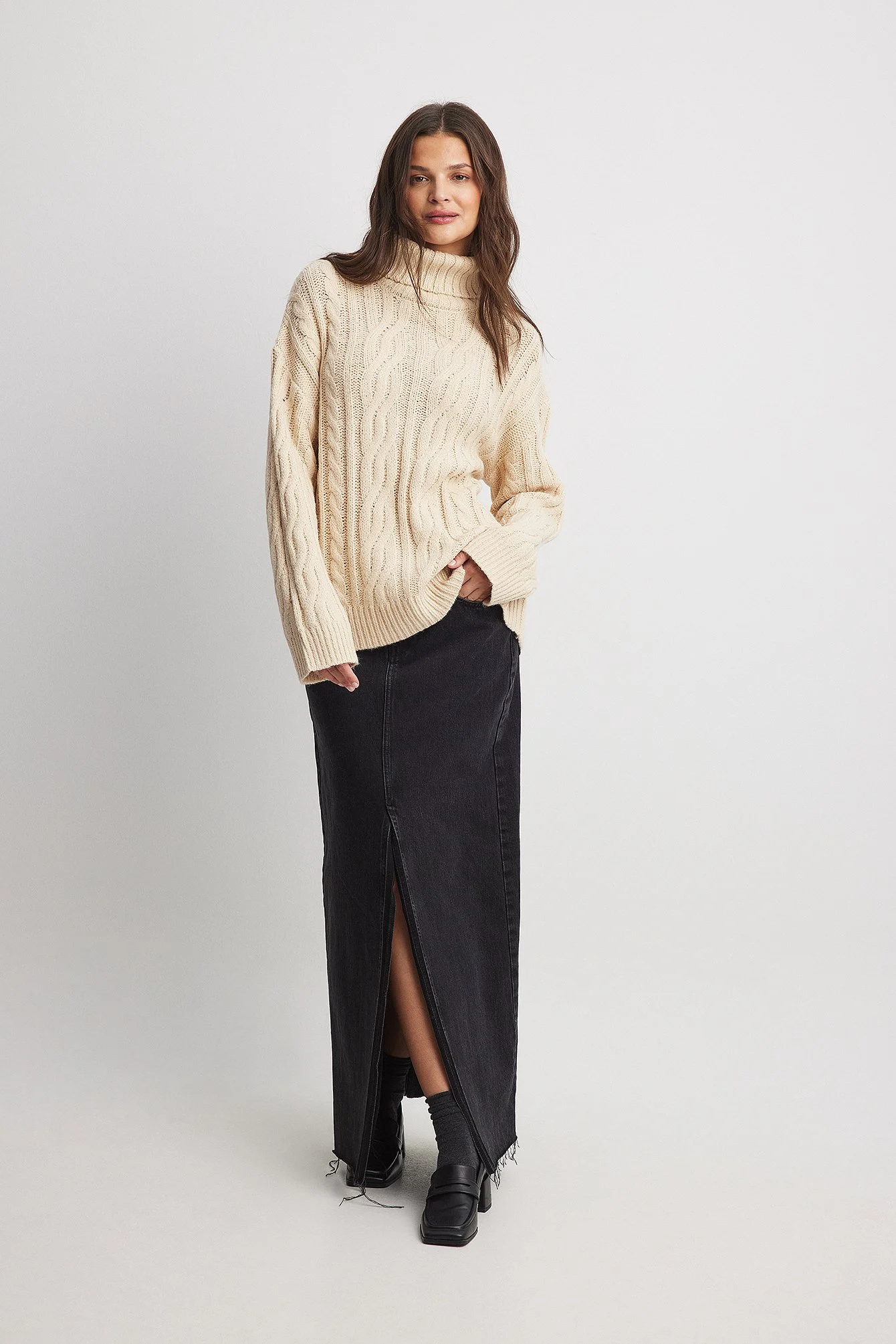 Strickpullover mit Zopfmuster und Rollkragen