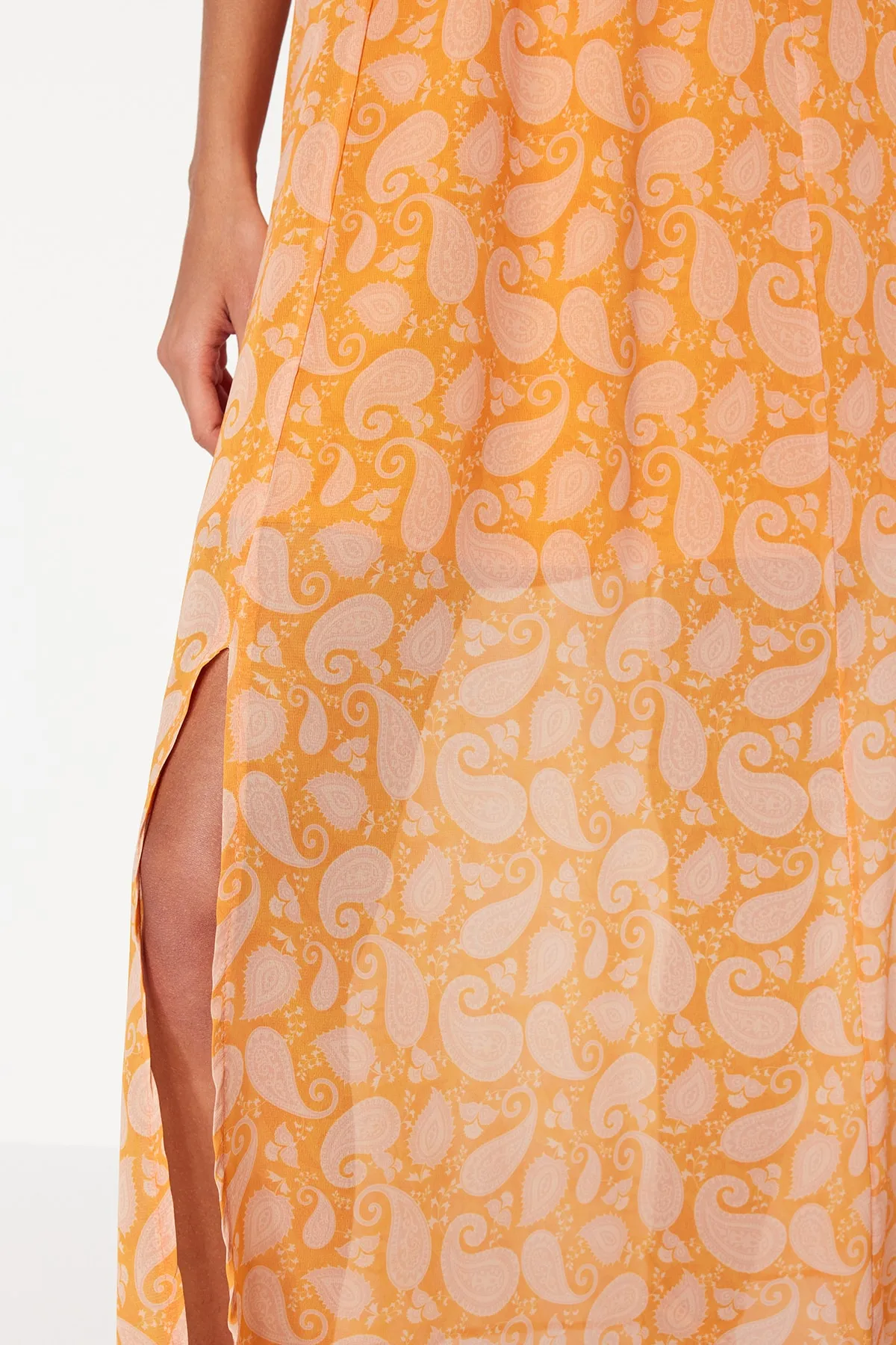 Trendyol Collection  Orangefarbenes, gewebtes Maxikleid in A-Linie mit Schlitz und Blumenmuster TWOSS20EL1297