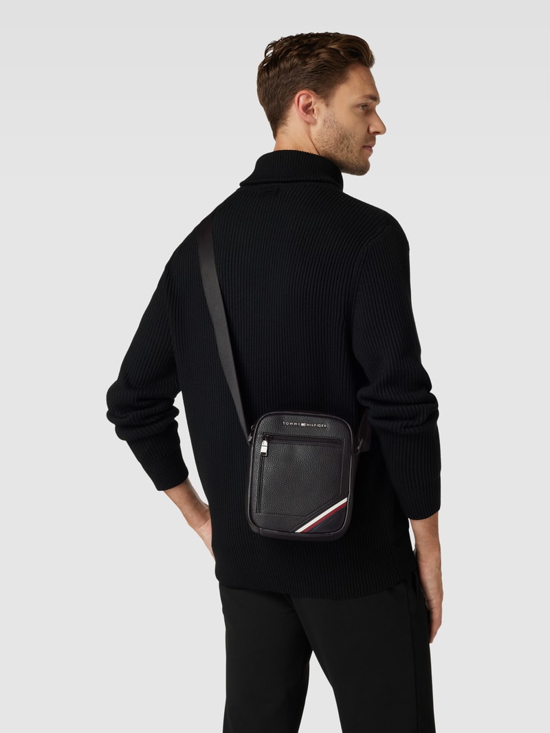 Umhängetasche mit Label-Details Modell 'CENTRAL MINI REPORTER' in schwarz