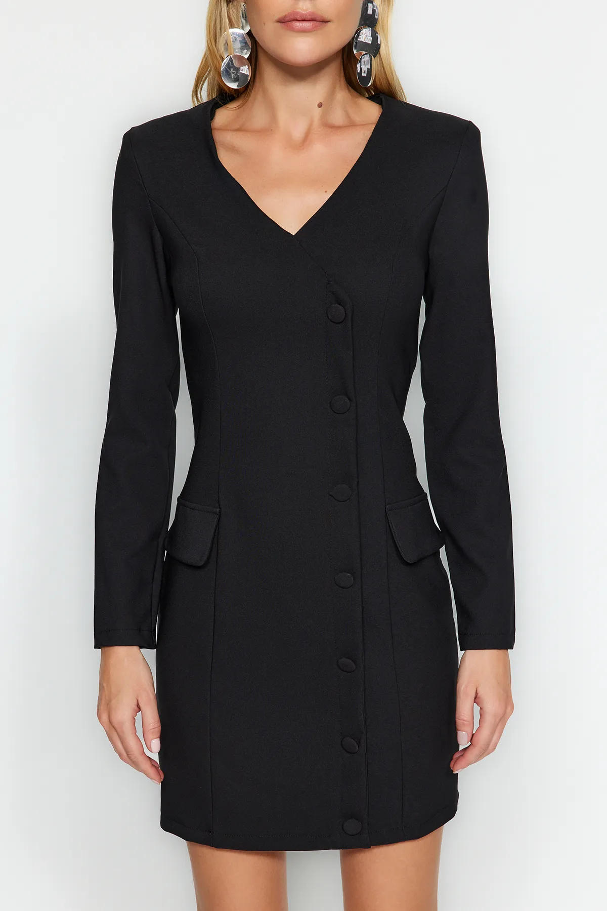 Trendyol Collection  Schwarzes, gewebtes Jackenkleid mit Taschen und Knöpfen TWOAW24EL00629