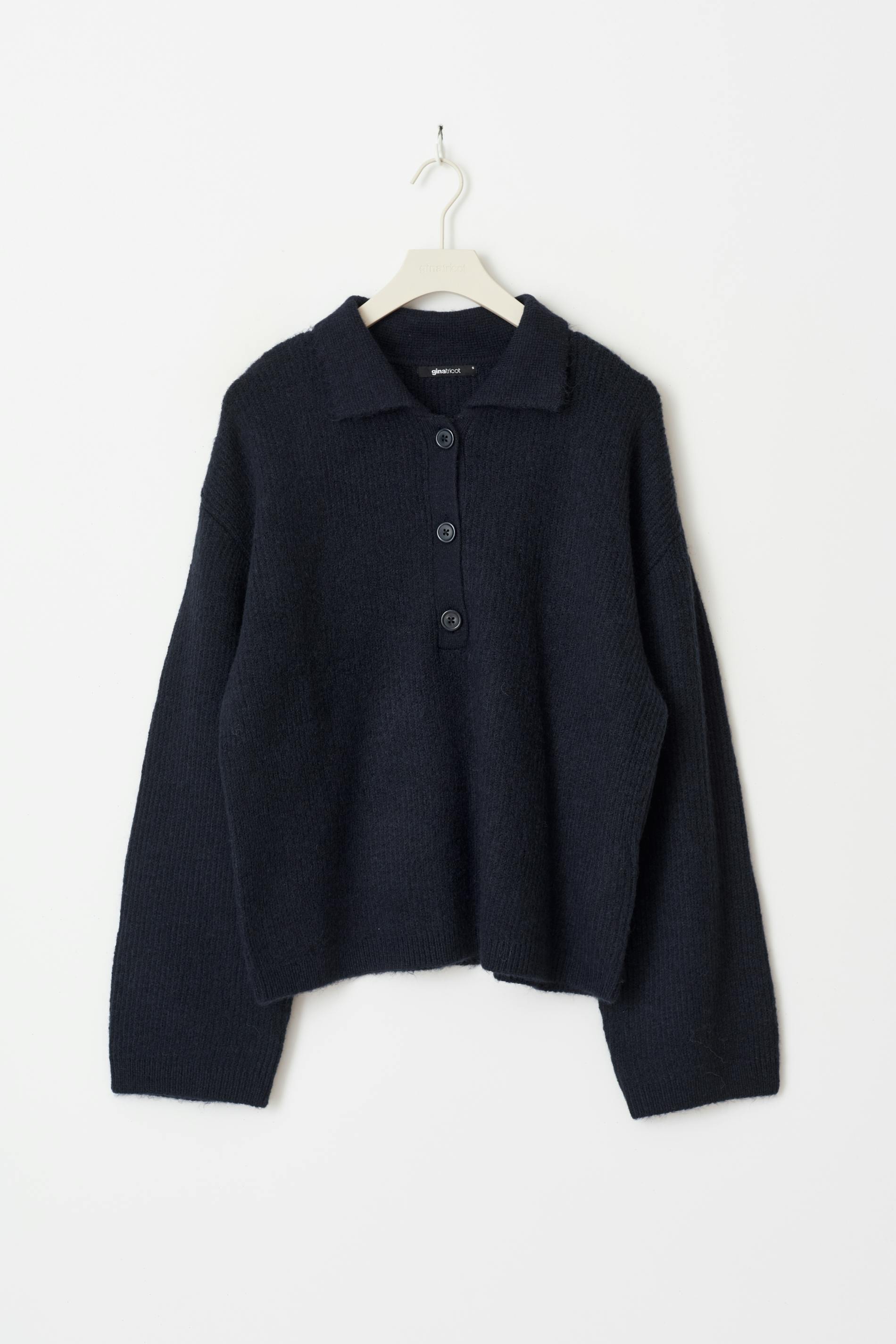 Knitted collar sweater