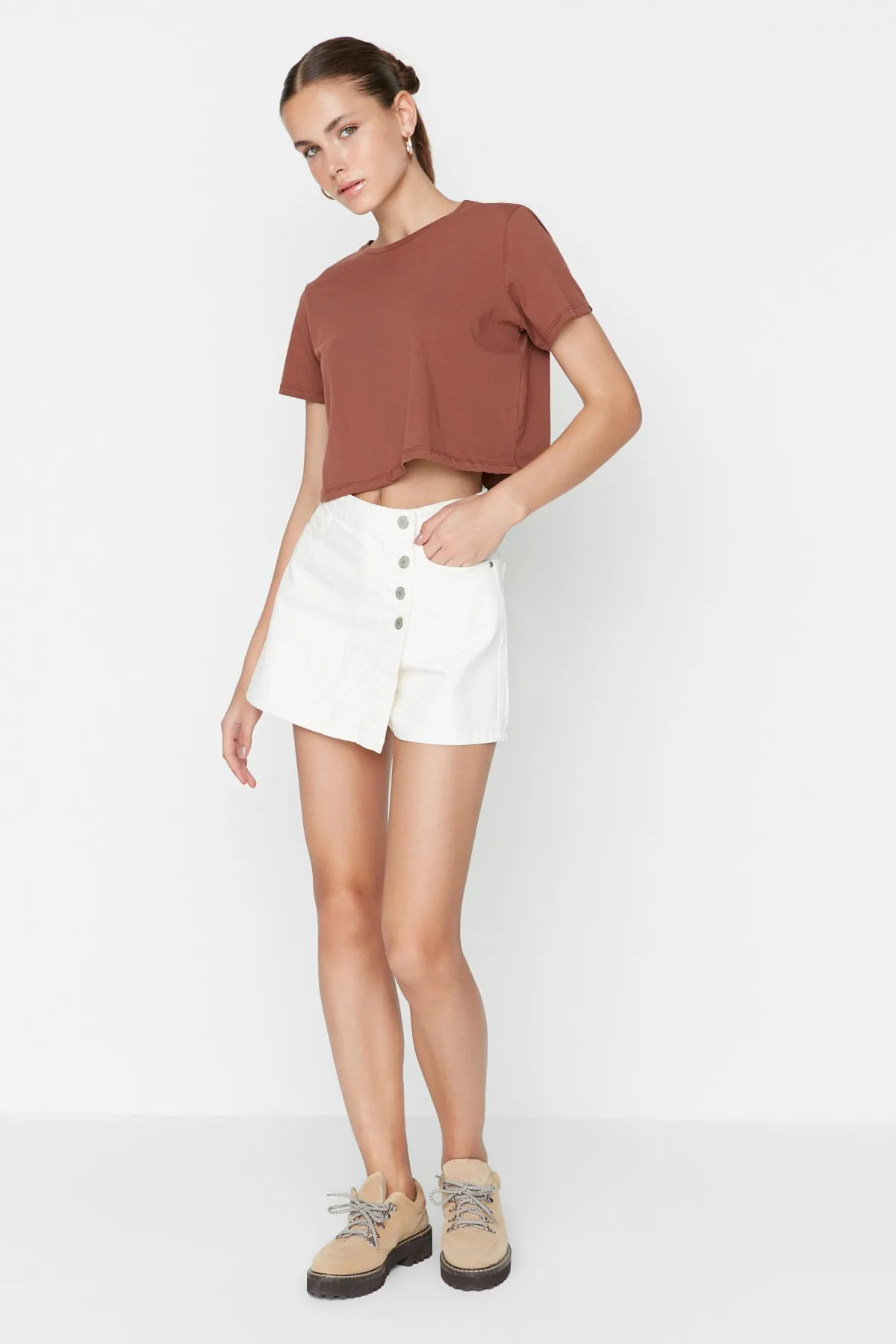 Trendyol Collection  Shorts - Ecru - Mittlerer Bund