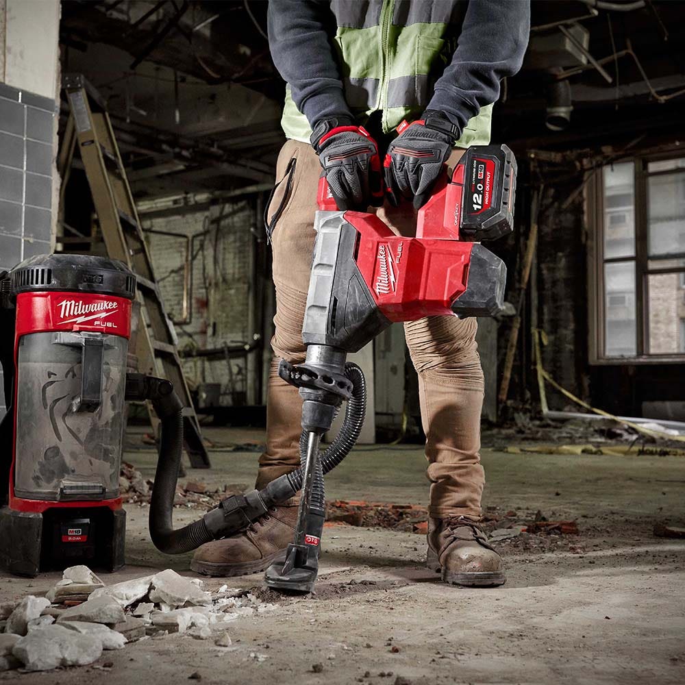 Martelo SDS Max Milwaukee Fuel 18V 44mm sem escovas com uma chave e protetor M18FHM-0