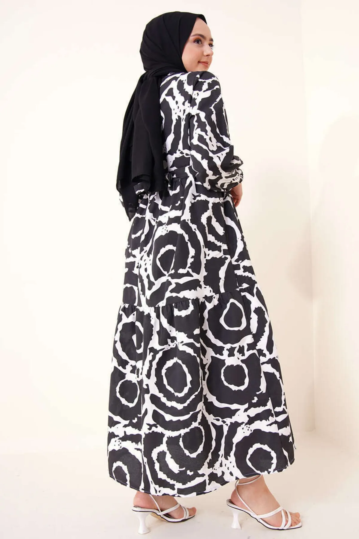 benguen  447 Gemustertes Hijab-Kleid Schwarz