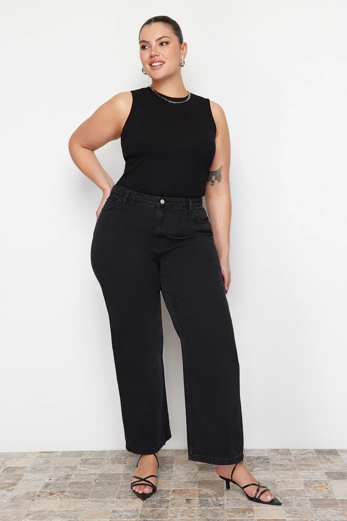 Trendyol Curve  Anthrazitfarbene, weit geschnittene Jeans mit hoher Taille TBSSS22JE0211