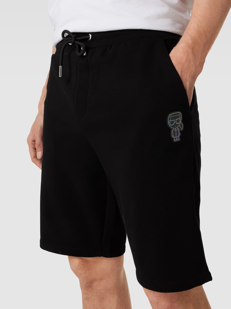 Sweatshorts mit Label-Detail in schwarz
