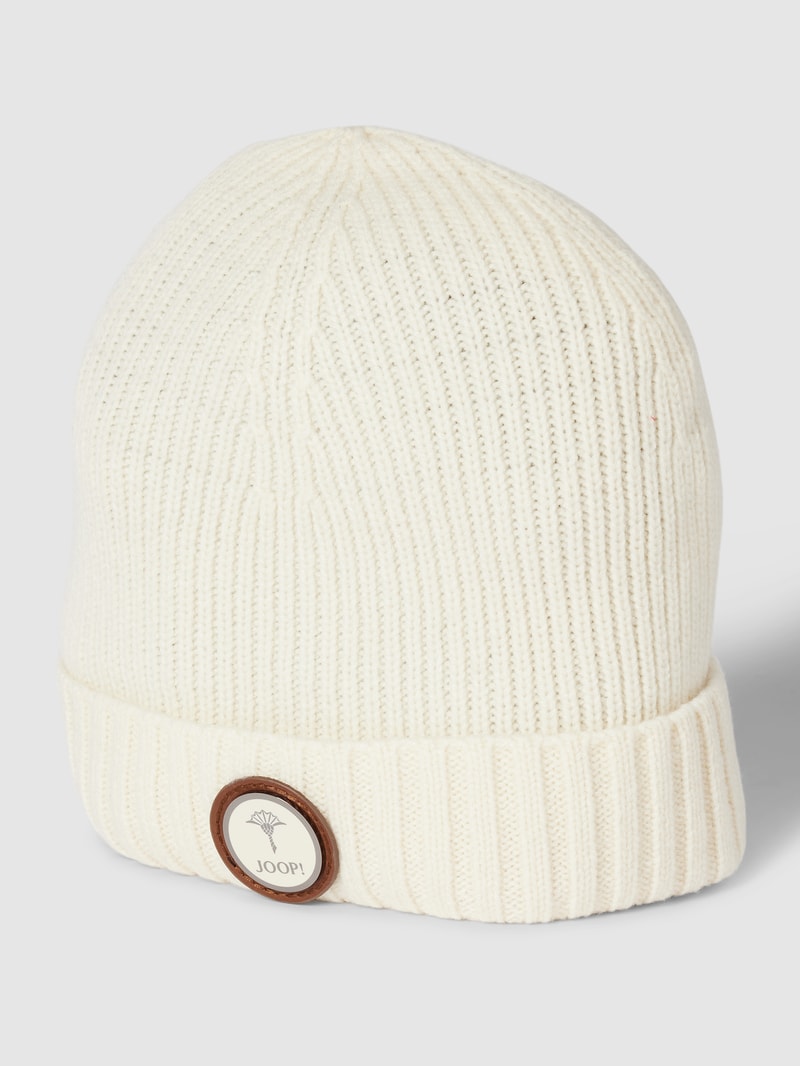 Beanie mit Label-Patch Modell 'Francis' in offwhite
