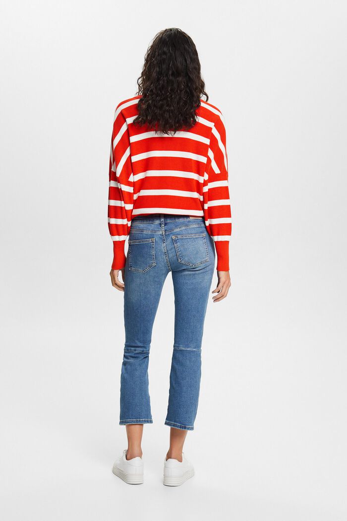 Tiefsitzende Jeans mit ausgestelltem Cropped-Bein