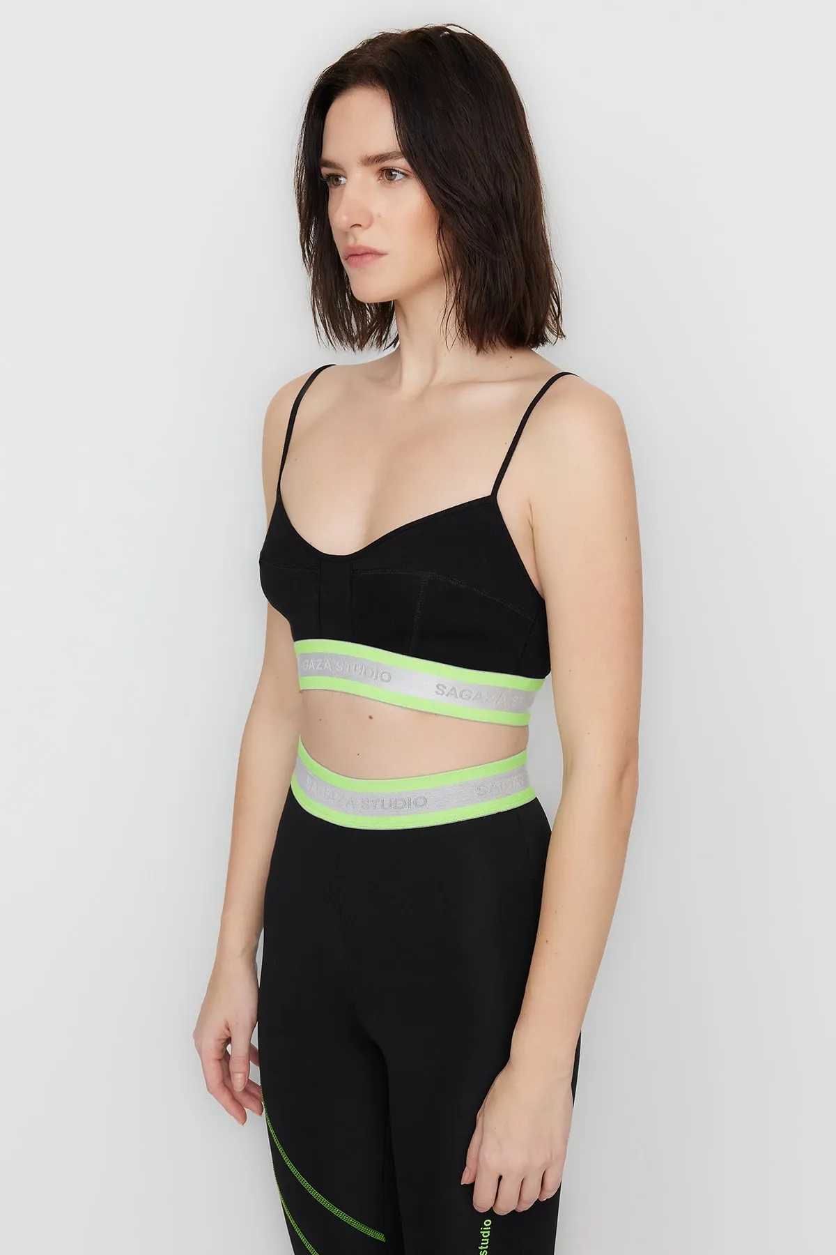 Trendyol Collection  X Sagaza Studio detailliertes Bustier aus schwarzem Gummi TCLSS23BS00008