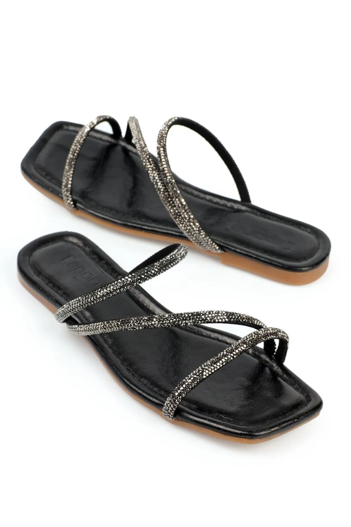 Capone Outfitters  Capone Stoned 3-Striped Flat Heel Quilted Black Damenhausschuhe