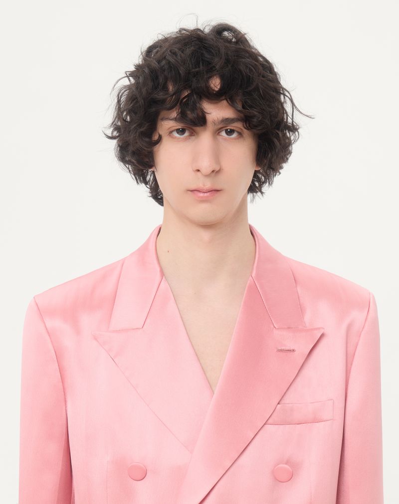 Blazer Valentino de abotoamento duplo em seda duquesa dupla com vinco de passar.