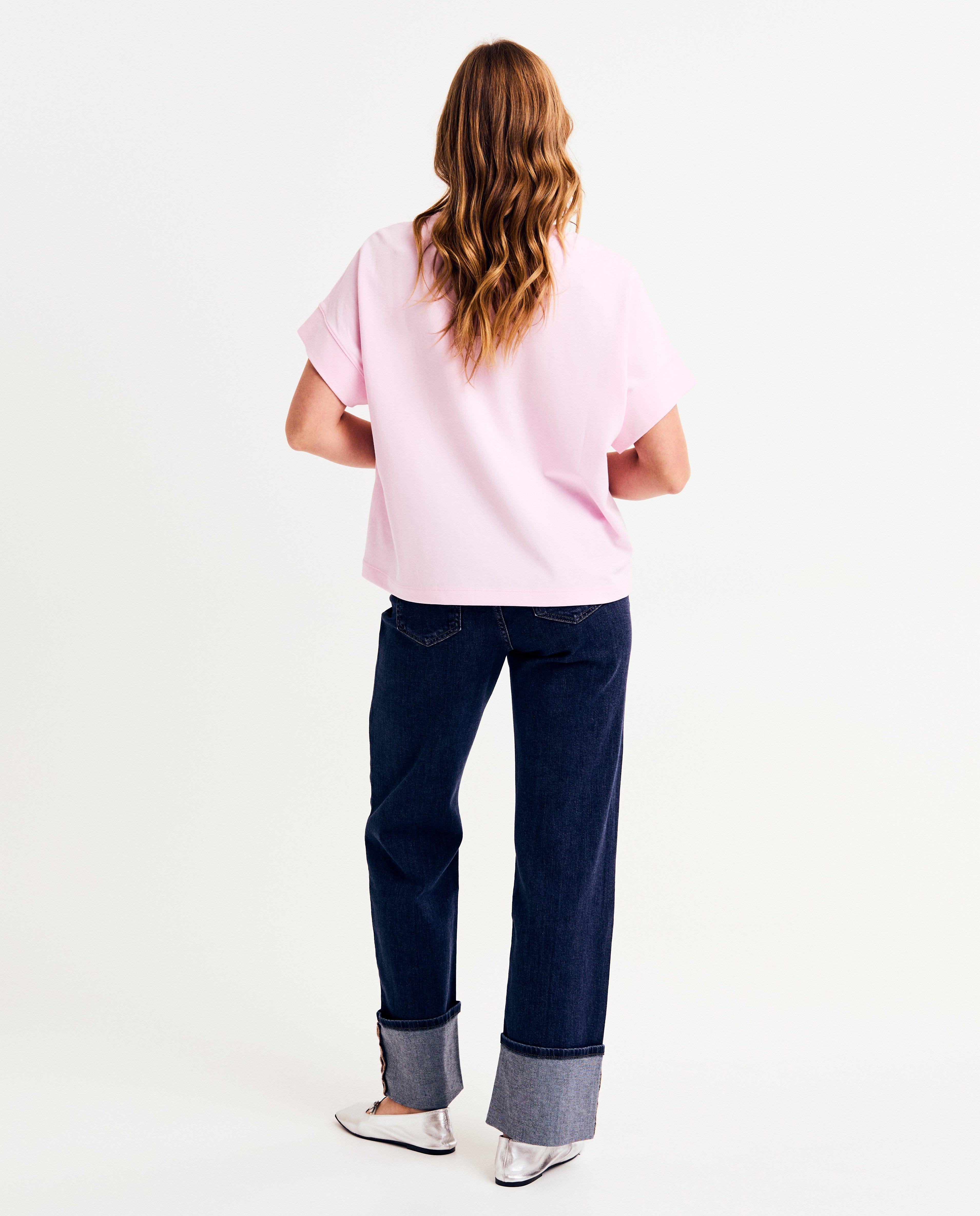 Sora t-shirt med rosa broderad text
