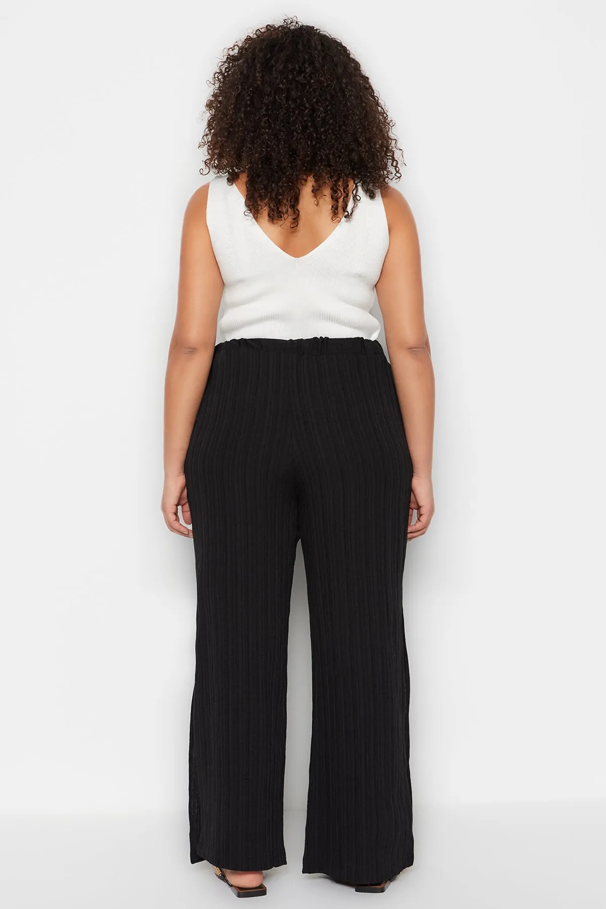 Trendyol Curve  Schwarze, gewickelte Webhose mit hoher Taille TBSSS23AR00012