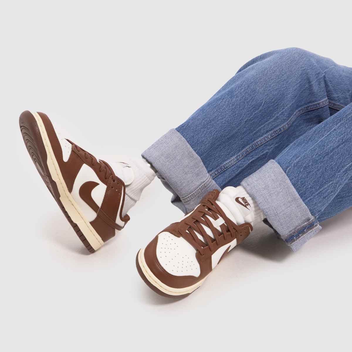 Nízké tenisky Nike Dunk v bílé a hnědé barvě