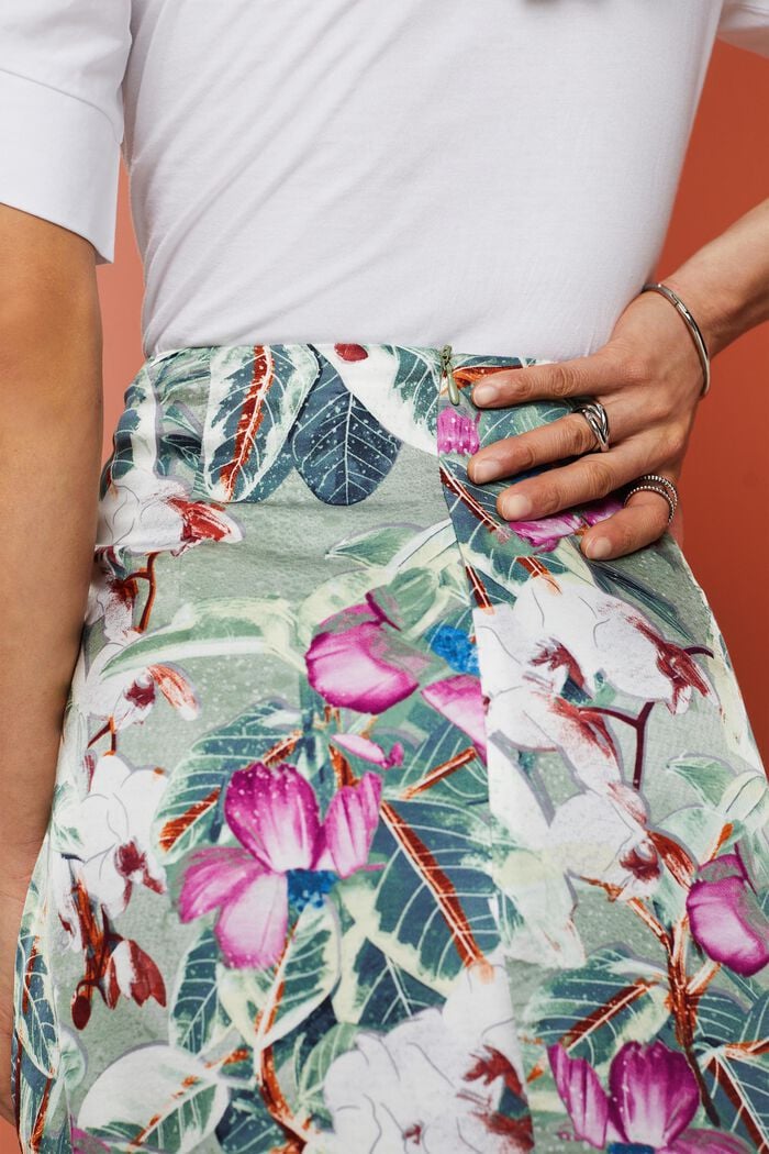Skirts woven