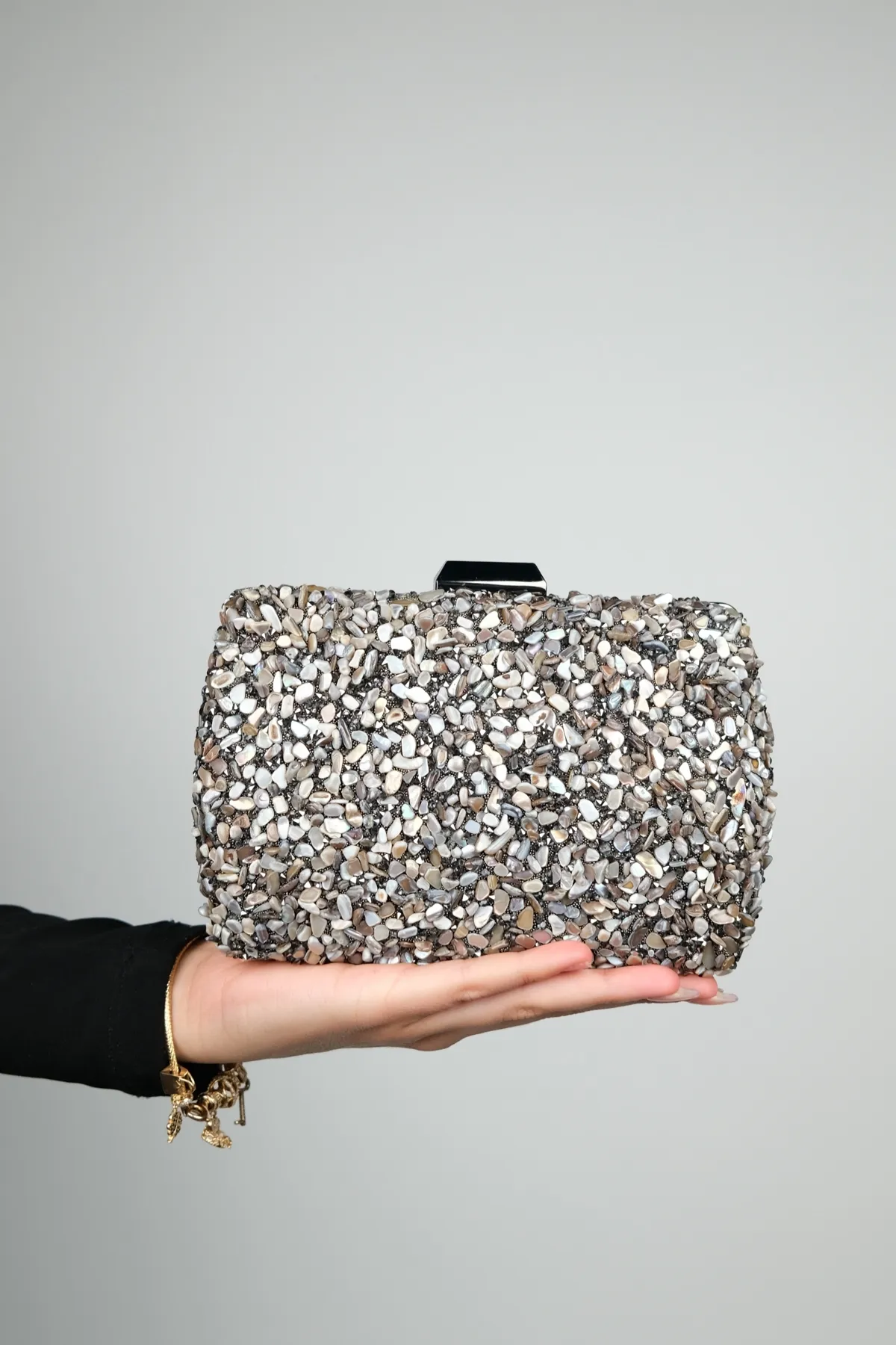 LuviShoes  SEUL Abendtasche für Damen in Platin mit Kieselsteinen
