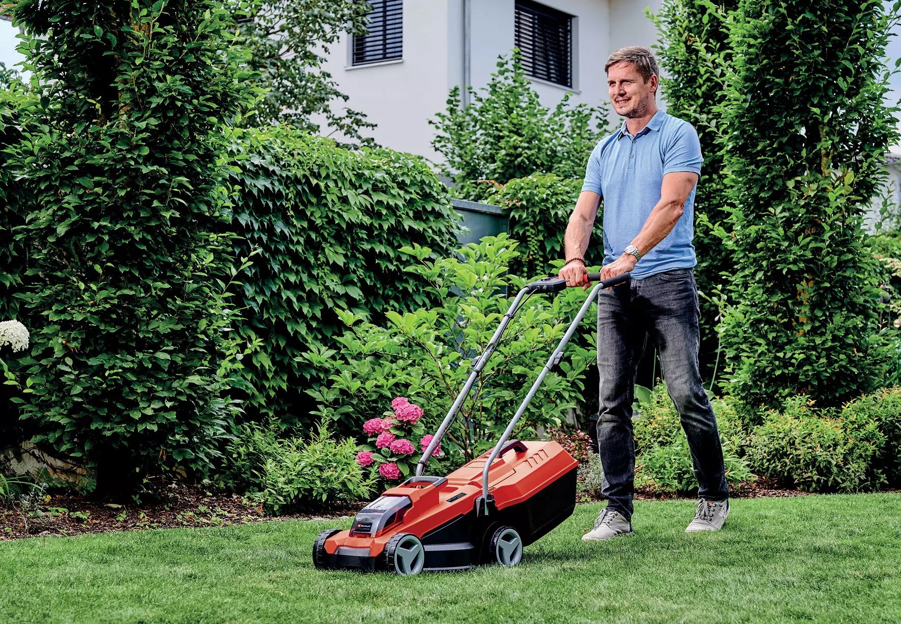 Cortador de grama sem fio Einhell 3413256 GE-CM 18/32 Li BL Solo de 32 cm (bateria e carregador não inclusos, na caixa).