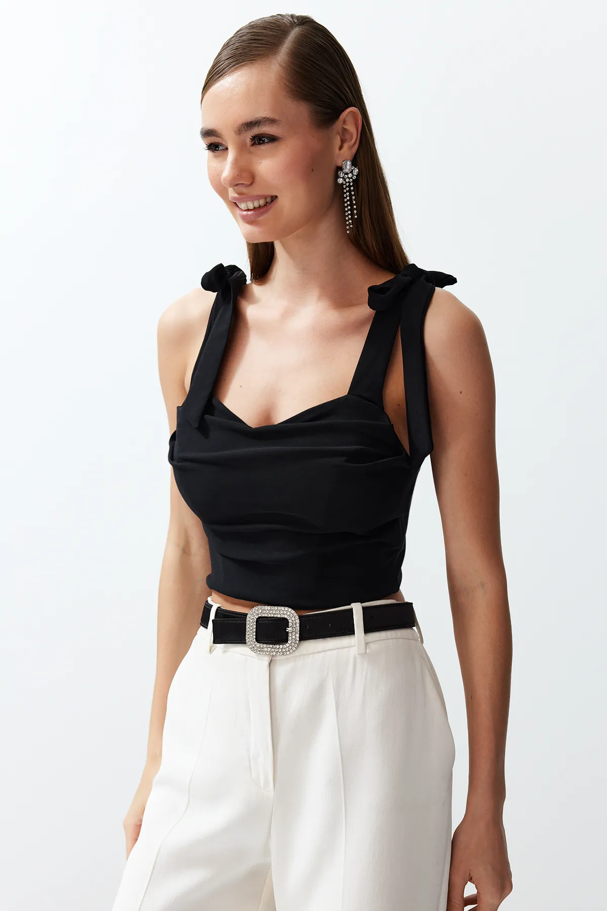 Trendyol Collection  Kurzes Bustier mit schwarzer Krawatte