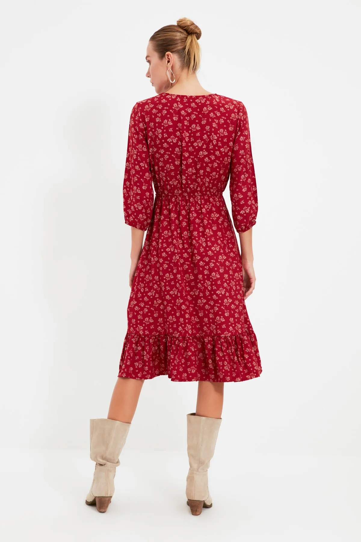 Trendyol Collection  Burgunderfarbenes, geblümtes, gewebtes Kleid mit Knöpfen TWOSS20EL0577