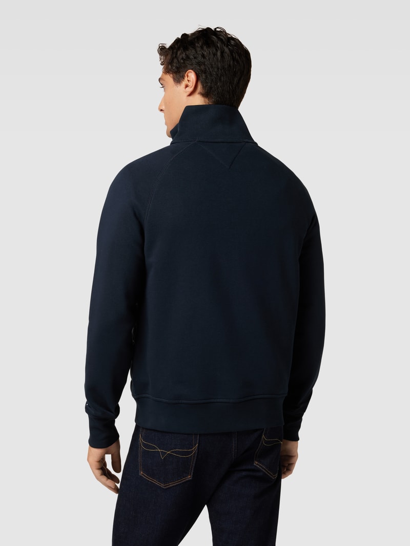Steppjacke mit seitlichen Eingrifftaschen in marineblau