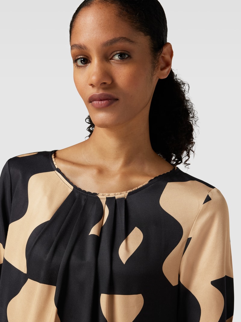 Blusenshirt aus Viskose mit Allover-Muster in camel