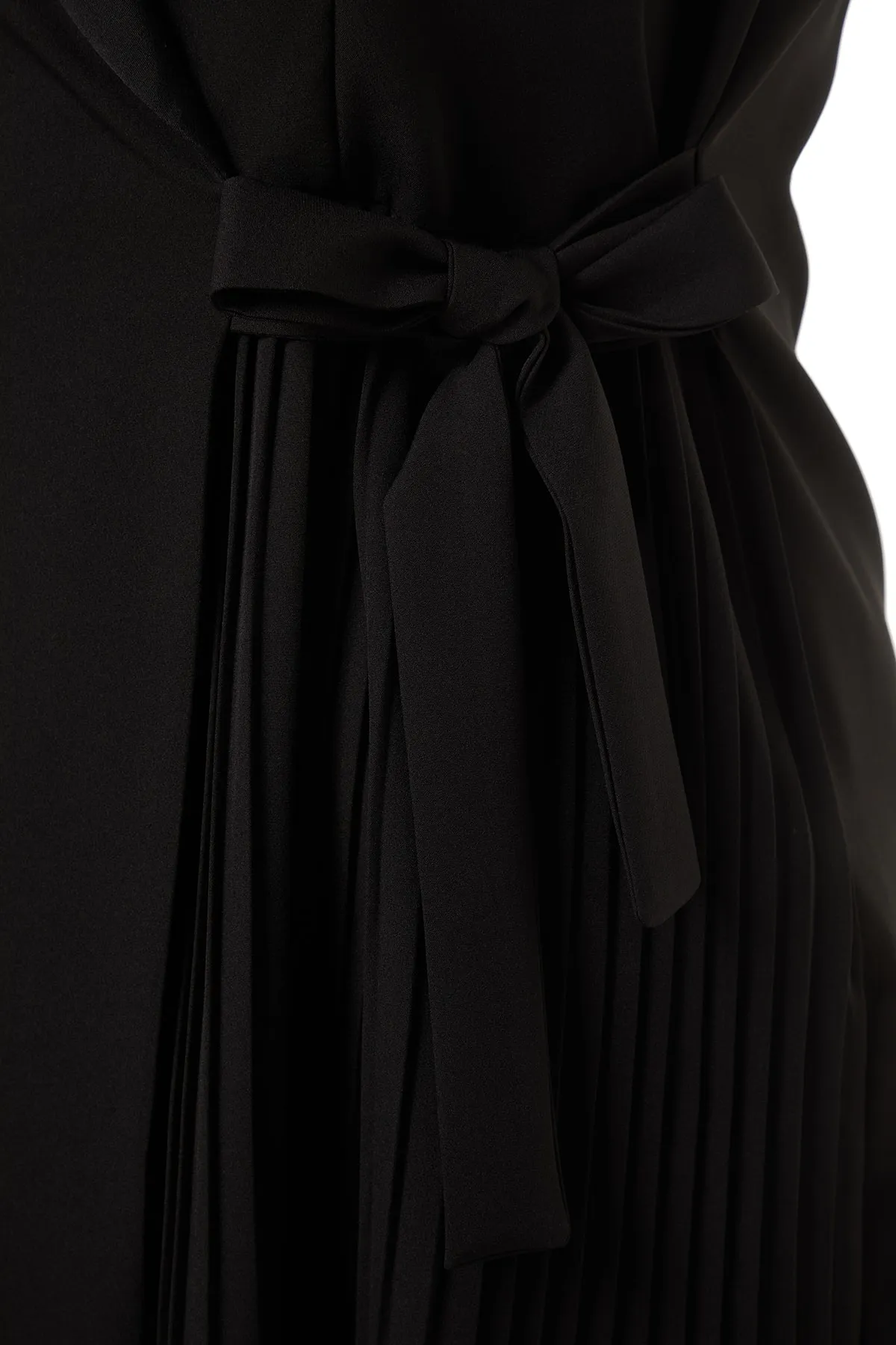 Trendyol Curve  Schwarzes gerades, zweireihiges gewebtes Kleid TBBSS23AH00254