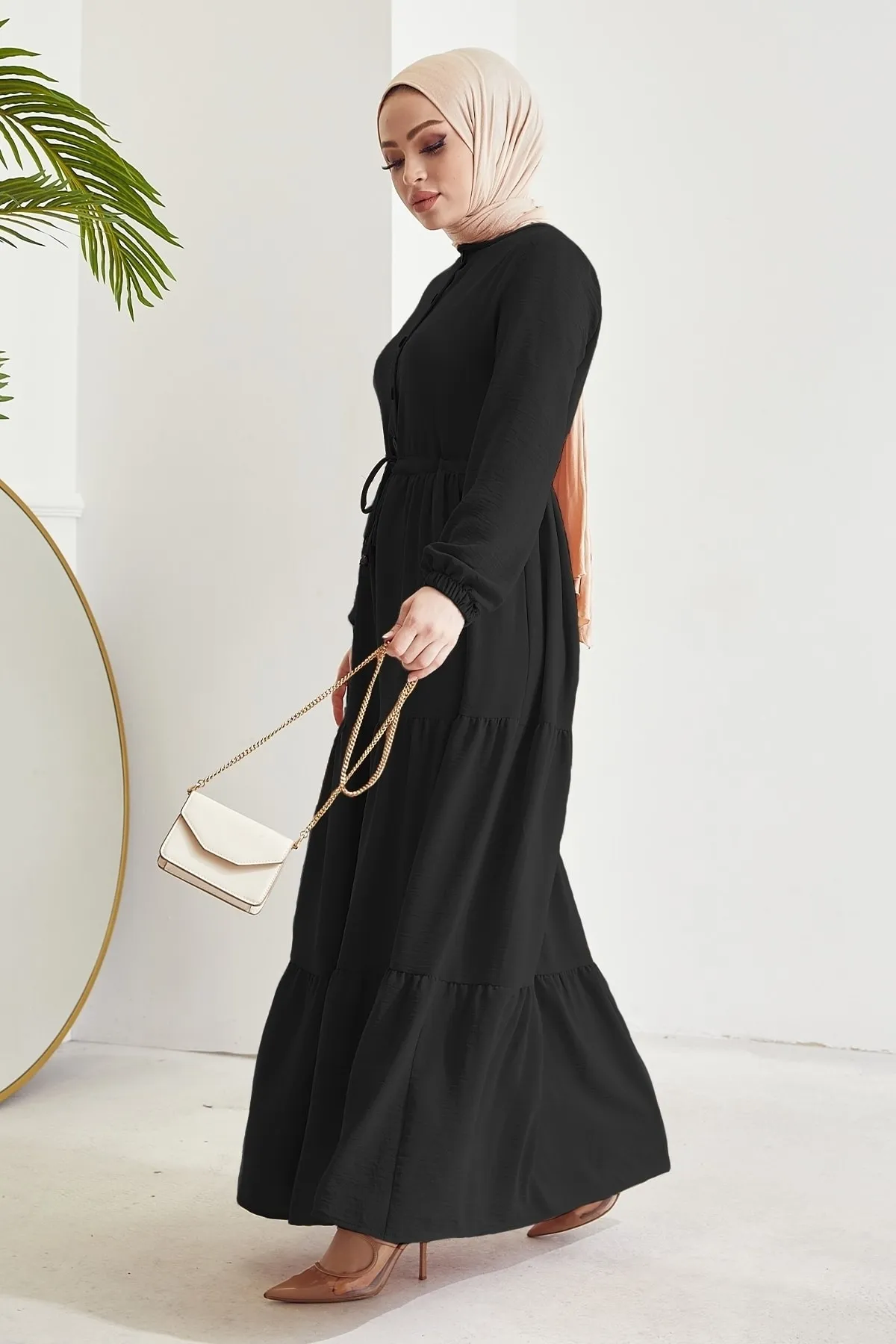 InStyle  Pamela Ayrobin Hijab-Kleid mit Knöpfen – Schwarz