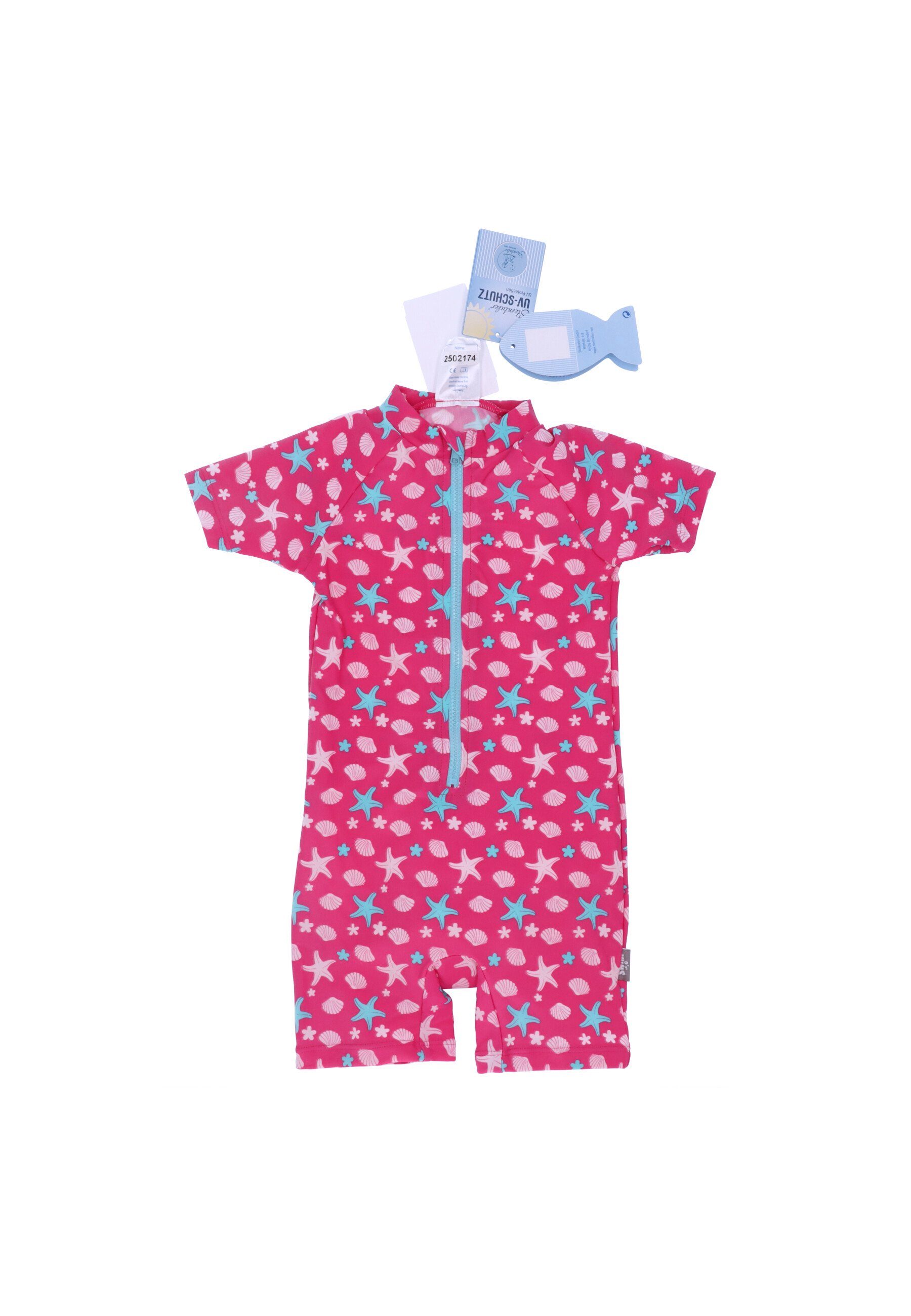 Sterntaler® Badeanzug Schwimmanzug Seesterne Kinderbadeanzug - Schwimmanzug in Magenta mit Muscheln und Seesternen - Baby Badebekleidung Kurzarm mit UV-Schutz 50+ Badeoverall Baby Mädchen mit Windeleinsatz bis Größe 86/92 und Frontzipper