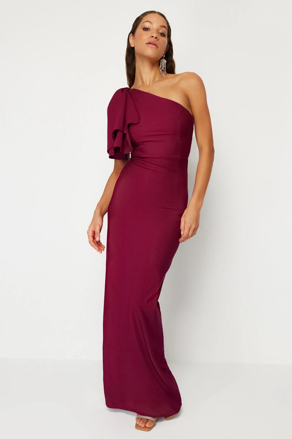 Trendyol Collection  Pflaumenfarbenes, gerade geschnittenes, gewebtes Abendkleid und Abschlusskleid TPRSS23AE00095