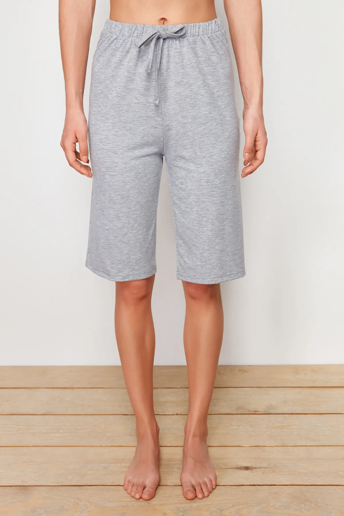 Trendyol Collection  Grau melierte Capri-Pyjamahose aus Baumwolle mit Strick THMSS24PJ00028
