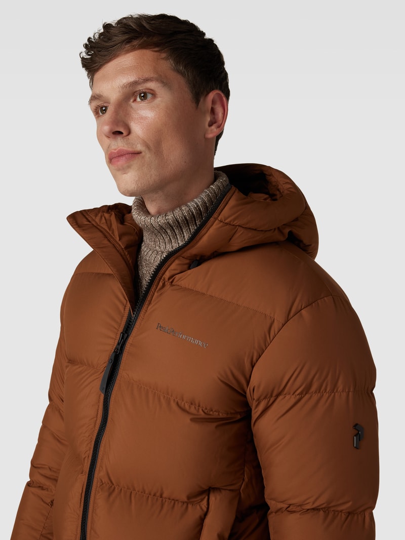 Daunenjacke mit Kapuze Modell 'Rivel' in mittelbraun