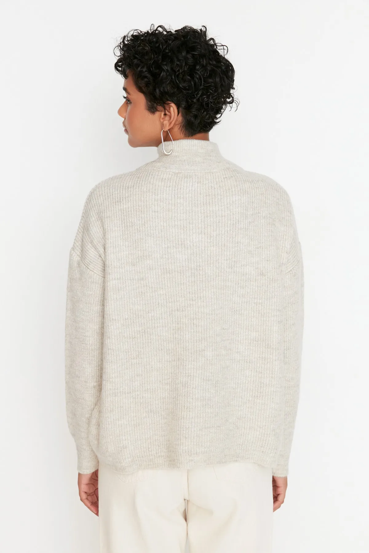 Trendyol Collection  Steiniger Strickpullover mit weicher Struktur und Reißverschluss TWOAW20XS0009