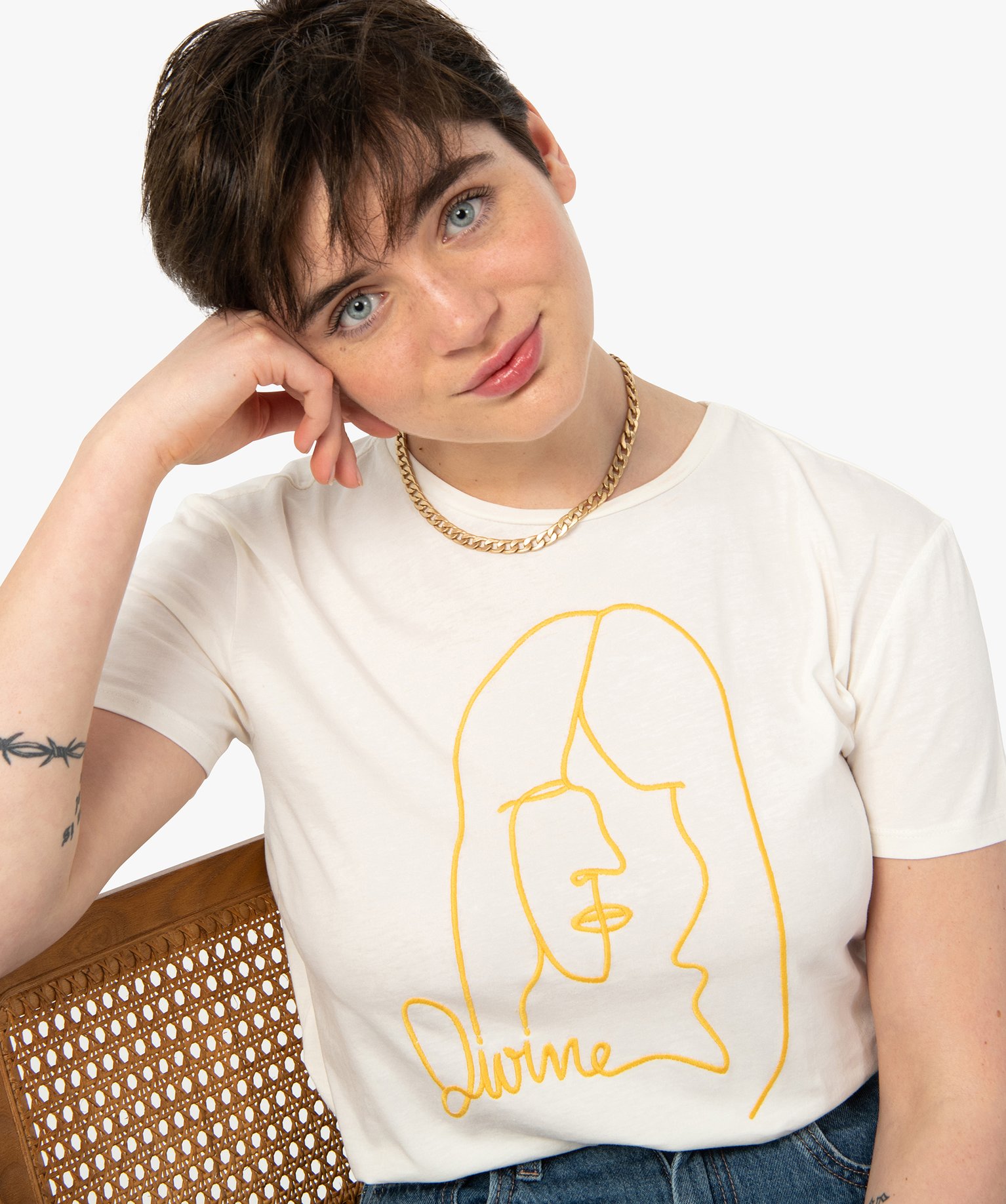 Tee-shirt femme à manches courtes avec motif brodé ecru | GEMO