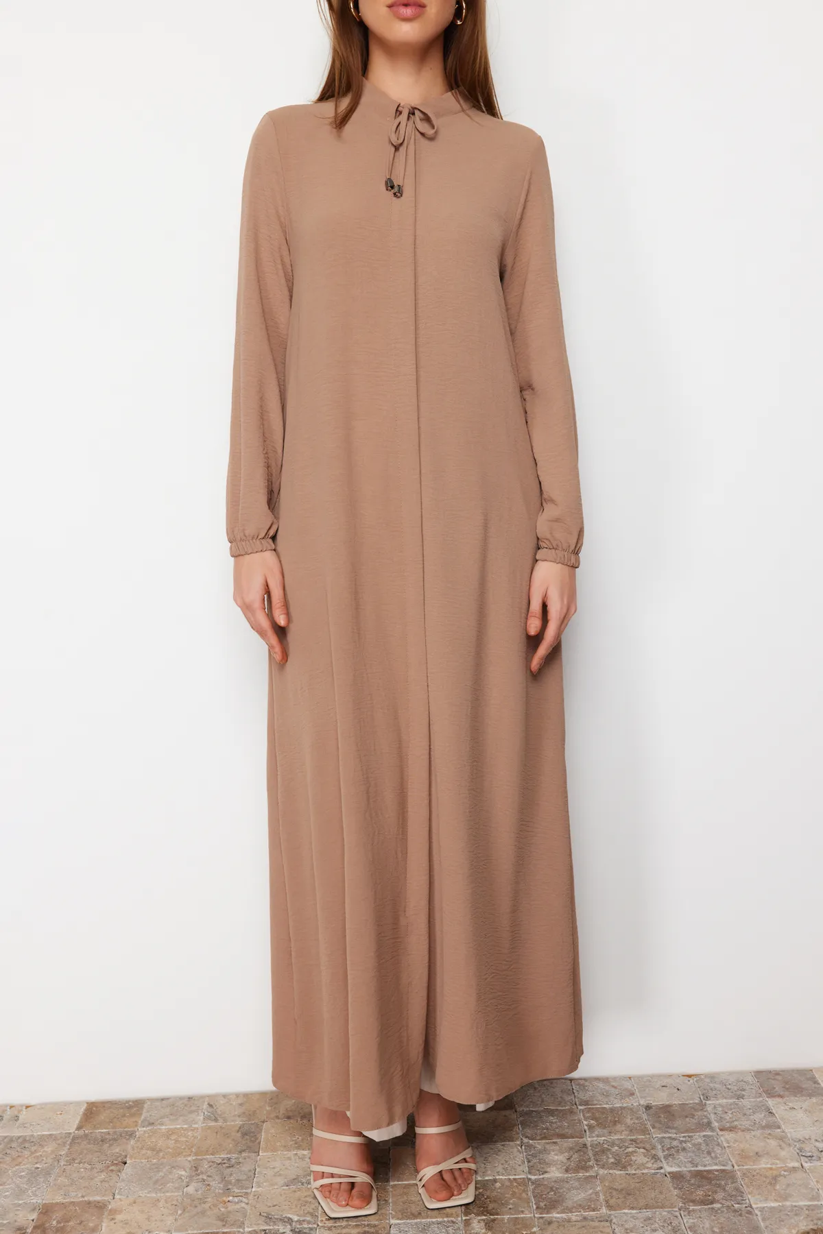 Trendyol Modest  Beige gewebte Kappe & Ferace & Abaya TCTSS24KF00025