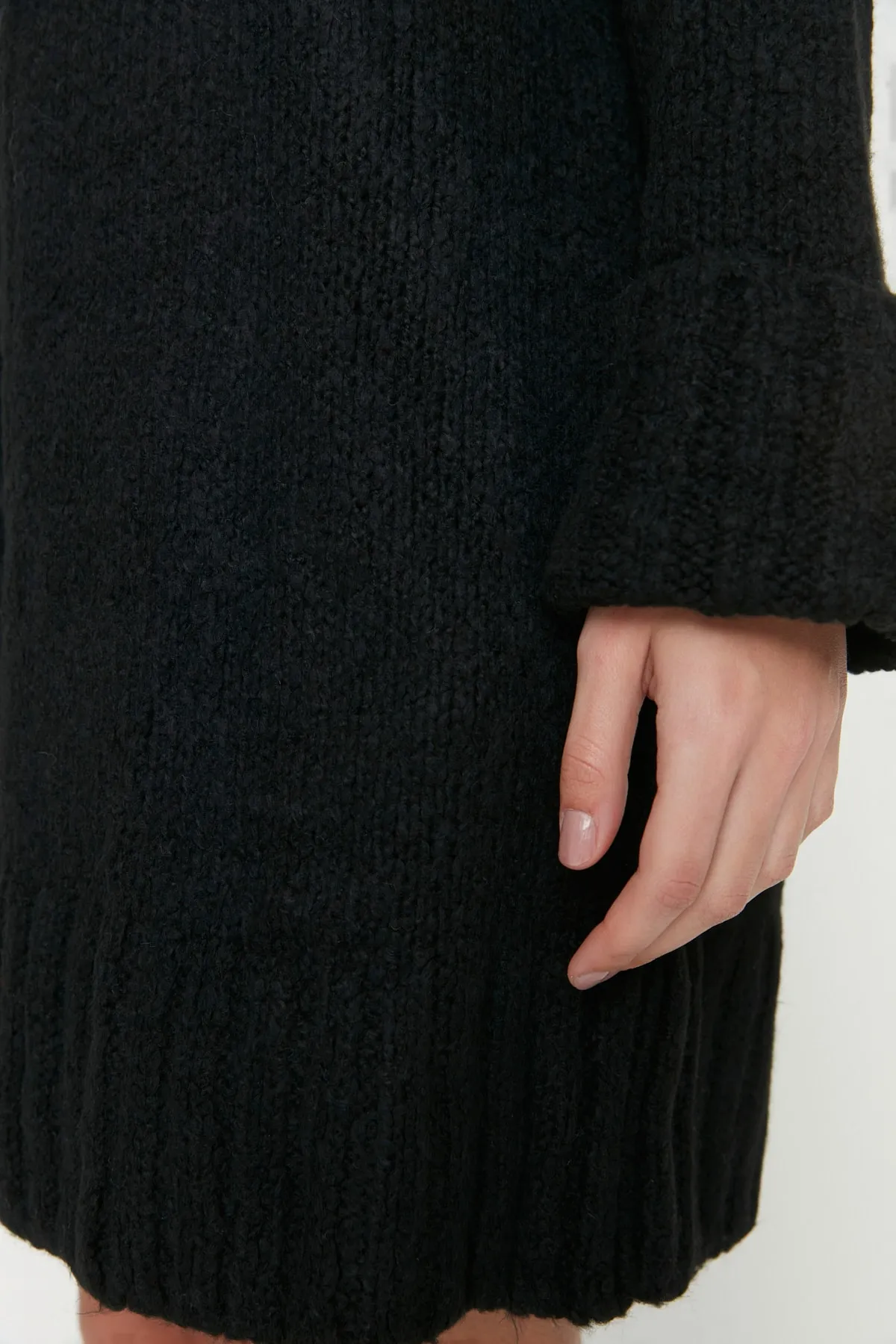 Trendyol Collection  Schwarzer, weicher, strukturierter Strick-Cardigan mit weiter Passform TWOAW21HI0555