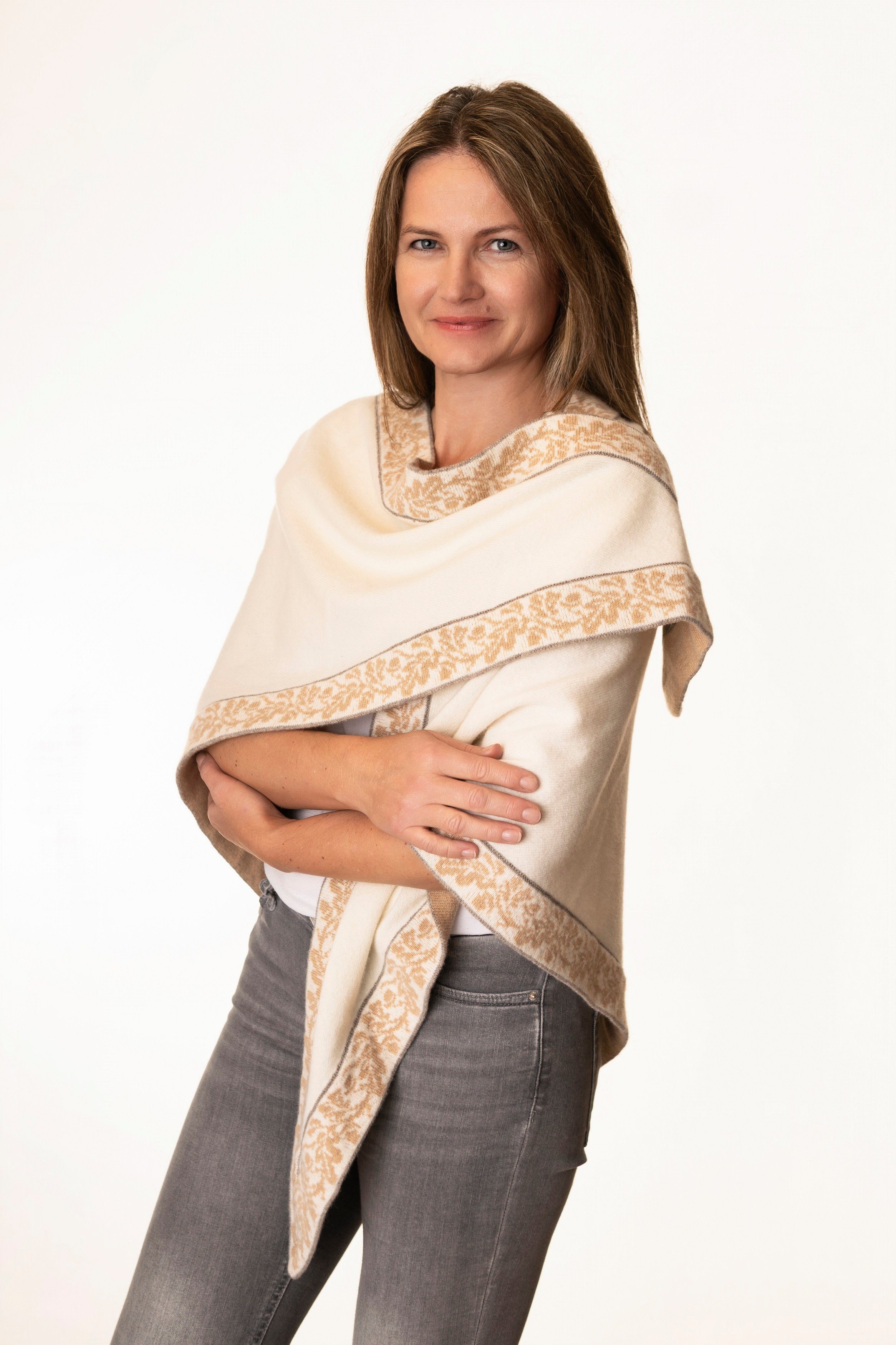 Pezzo D'oro Strickponcho Große Stola aus feinster Merinowolle, Fb.creme,Dreiecktuch,Wolltuch (1-teilig) Jacquardmuster wird in Doppelstrick gefertigt