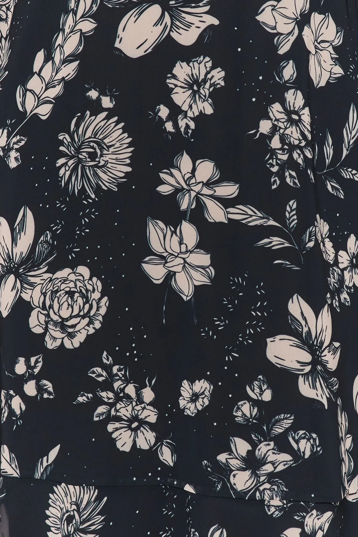 Trendyol Collection  Schwarzes, mit Chiffon gefüttertes, gewebtes Kleid mit Blumenmuster TWOAW23EL01436