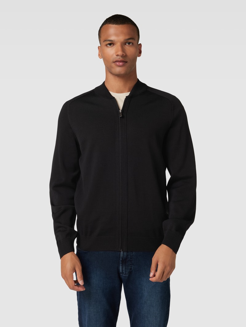 Strickjacke aus Schurwolle mit kleinem Stehkragen in schwarz